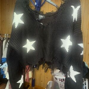 Star Pattern Distressed Knit Sweater - Black & White